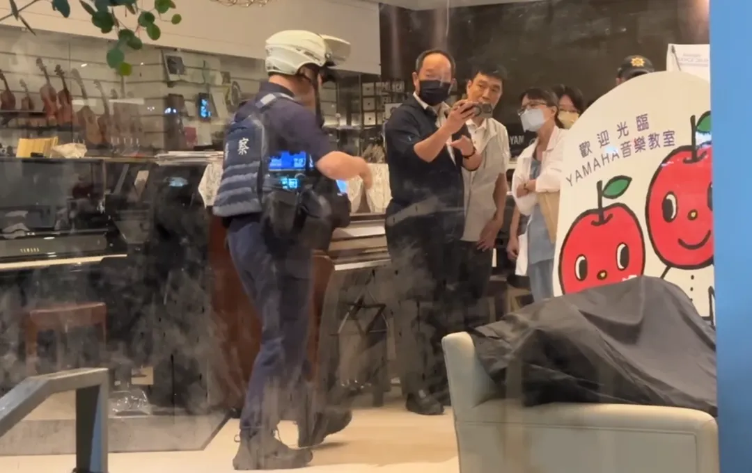 檢察官晚間也來到事件發生的音樂教室勘察。(圖/警方提供)