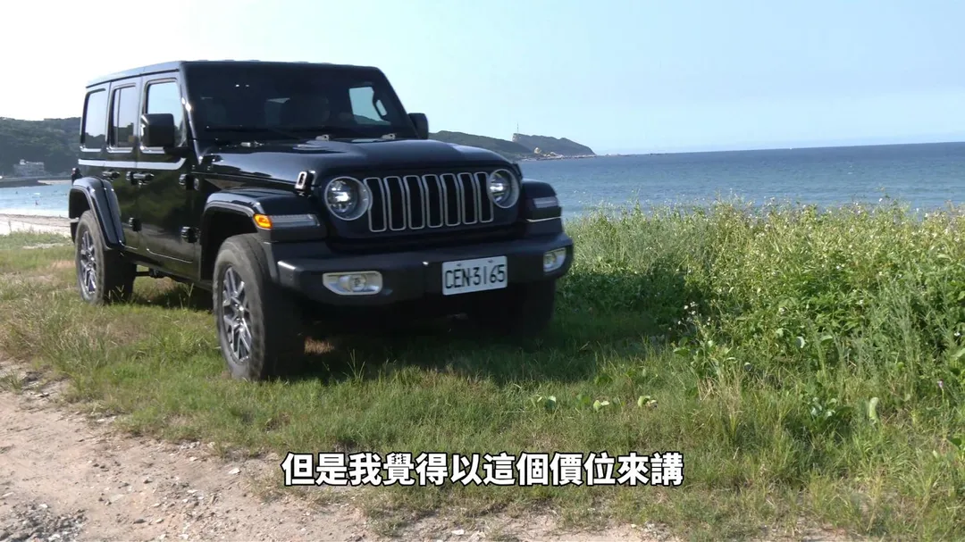 Jeep Wrangler 導入臺灣市場兩款車型，提供 Selec-Trac 與 Rock-Trac 兩套四輪驅動系統（圖／中天車享家朱朱哥來聊車）