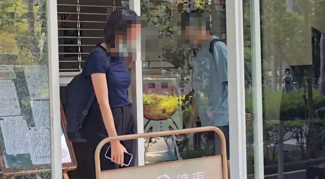 王家三妹重回音樂教室現場。（圖／翻攝畫面）