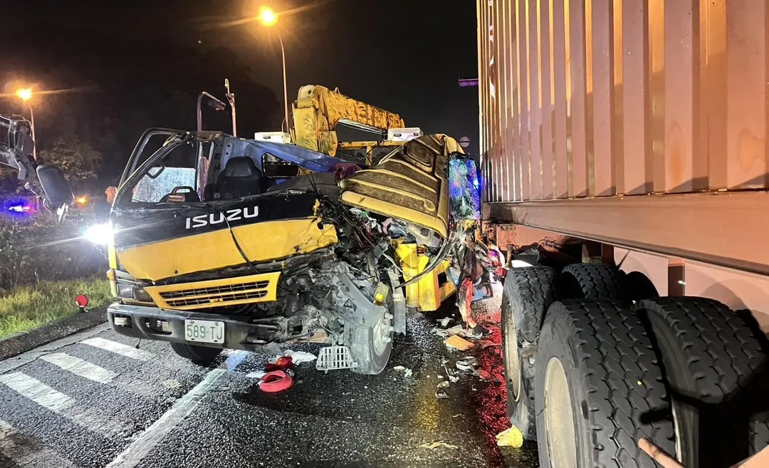國道1號五堵出口晚間發生死亡車禍。(圖/翻攝畫面)