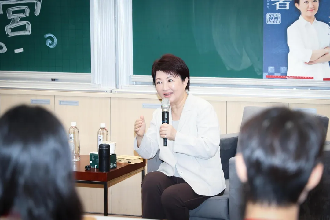 盧秀燕出席台大政治營。（圖／台中市府提供）