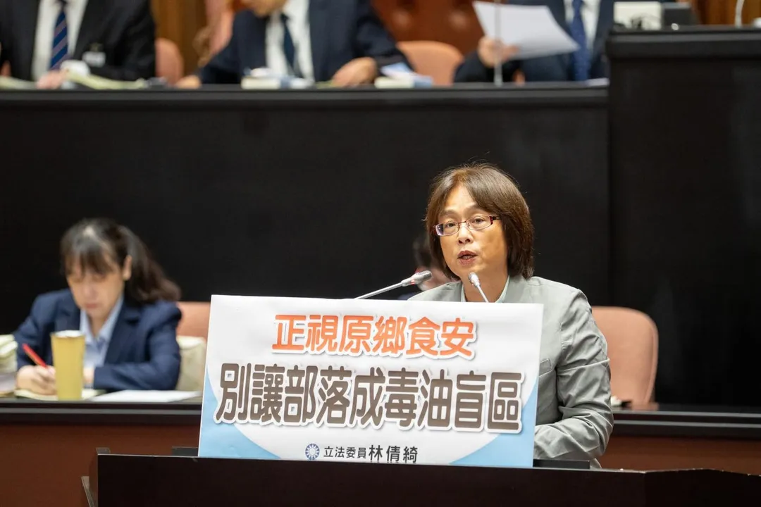 韓國瑜介紹立委時，意外透露林倩綺會唱歌劇。（圖／林倩綺臉書）