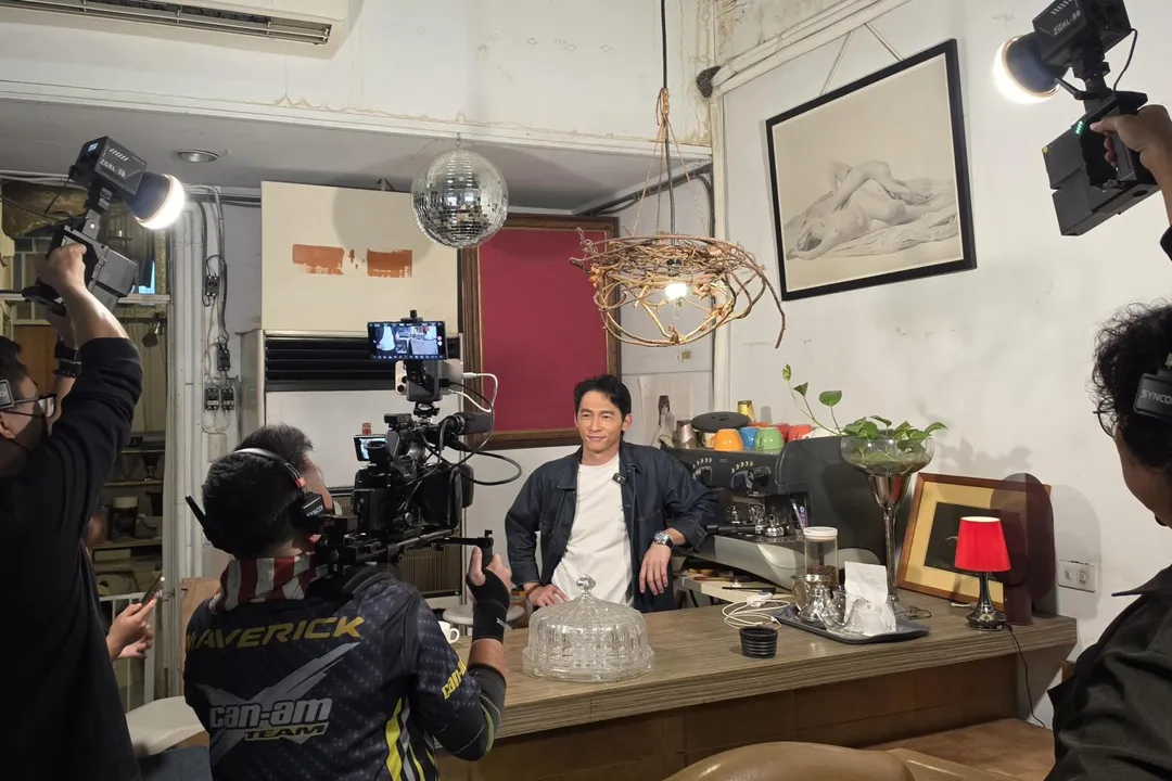 温昇豪感性分享人生體悟,認為「人生就是一場表演」。(圖/YouTube頻道《你在衝啥!?》提供)