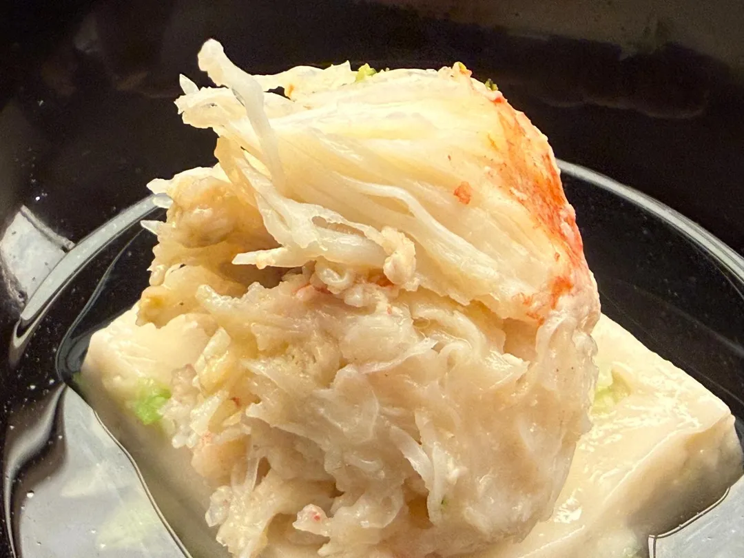蟹腿和蟹肉的用材大方。（圖／黃宏輝提供）