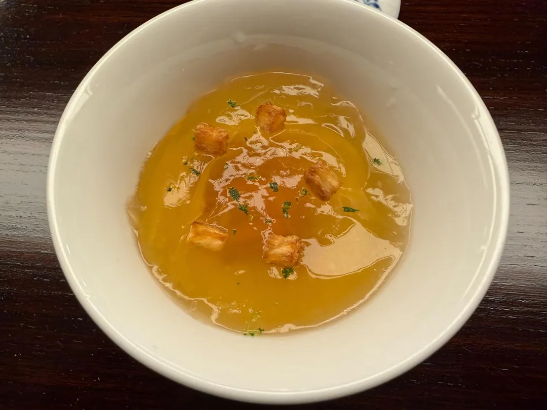 海膽玉米慕斯鯛魚高湯凍。（圖／黃宏輝提供）