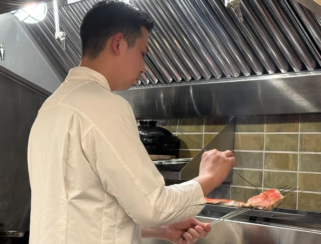鐵針刺入。（圖／黃宏輝提供）