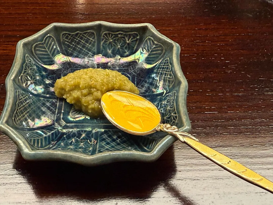 珍品湯匙和柚子胡椒。（圖／黃宏輝提供）