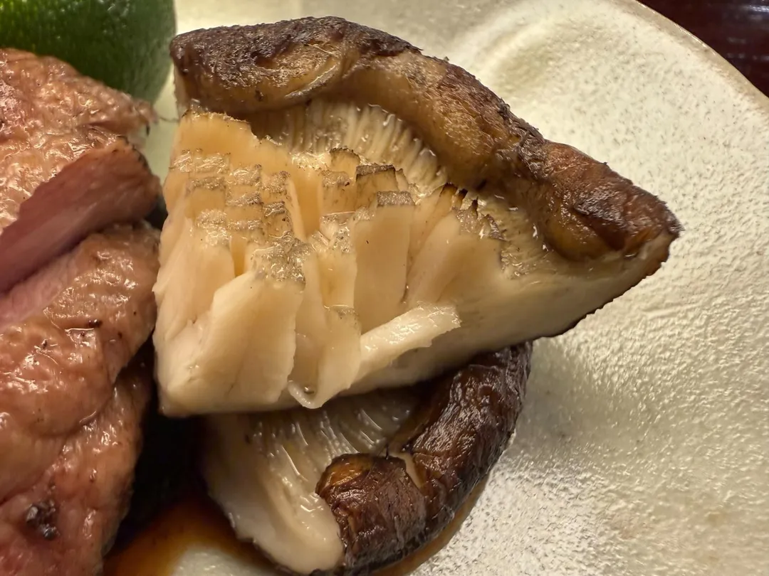 滾籠燒香菇。（圖／黃宏輝提供）