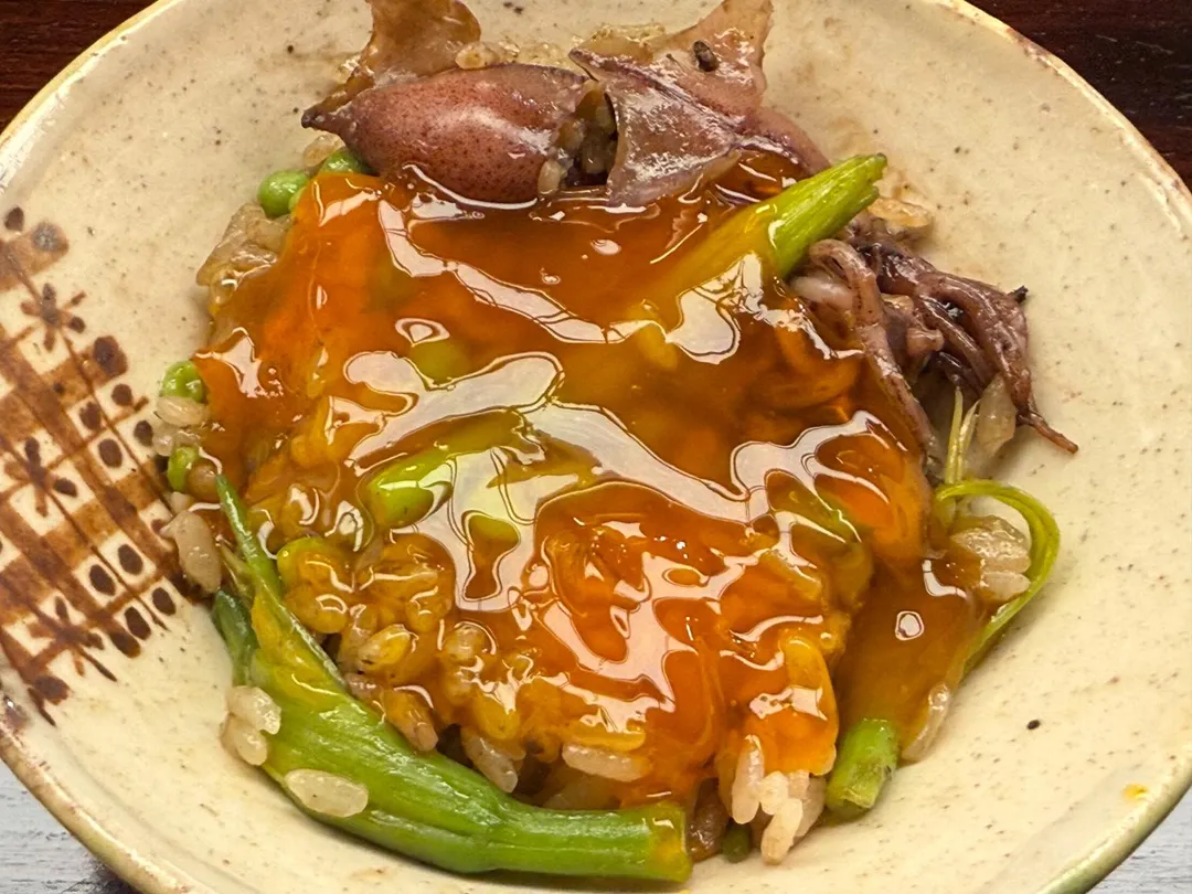 凍凝蛋黃汁覆蓋米飯。（圖／黃宏輝提供）