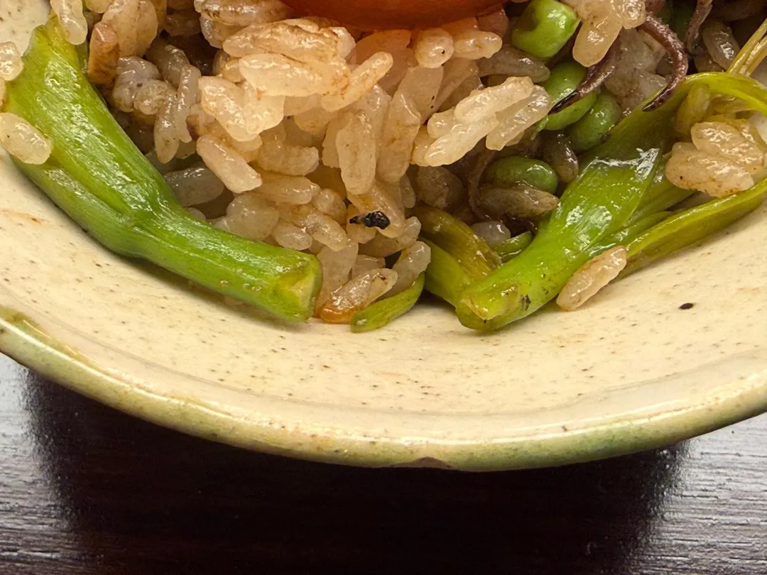 高湯沁入米飯。（圖／黃宏輝提供）