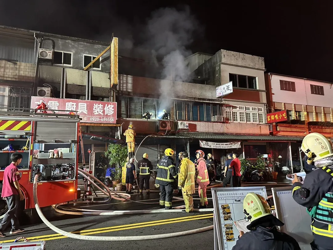 火災現場一位受困2樓的阿嬤當場失去生命跡象。（圖／宜蘭縣消防局提供）