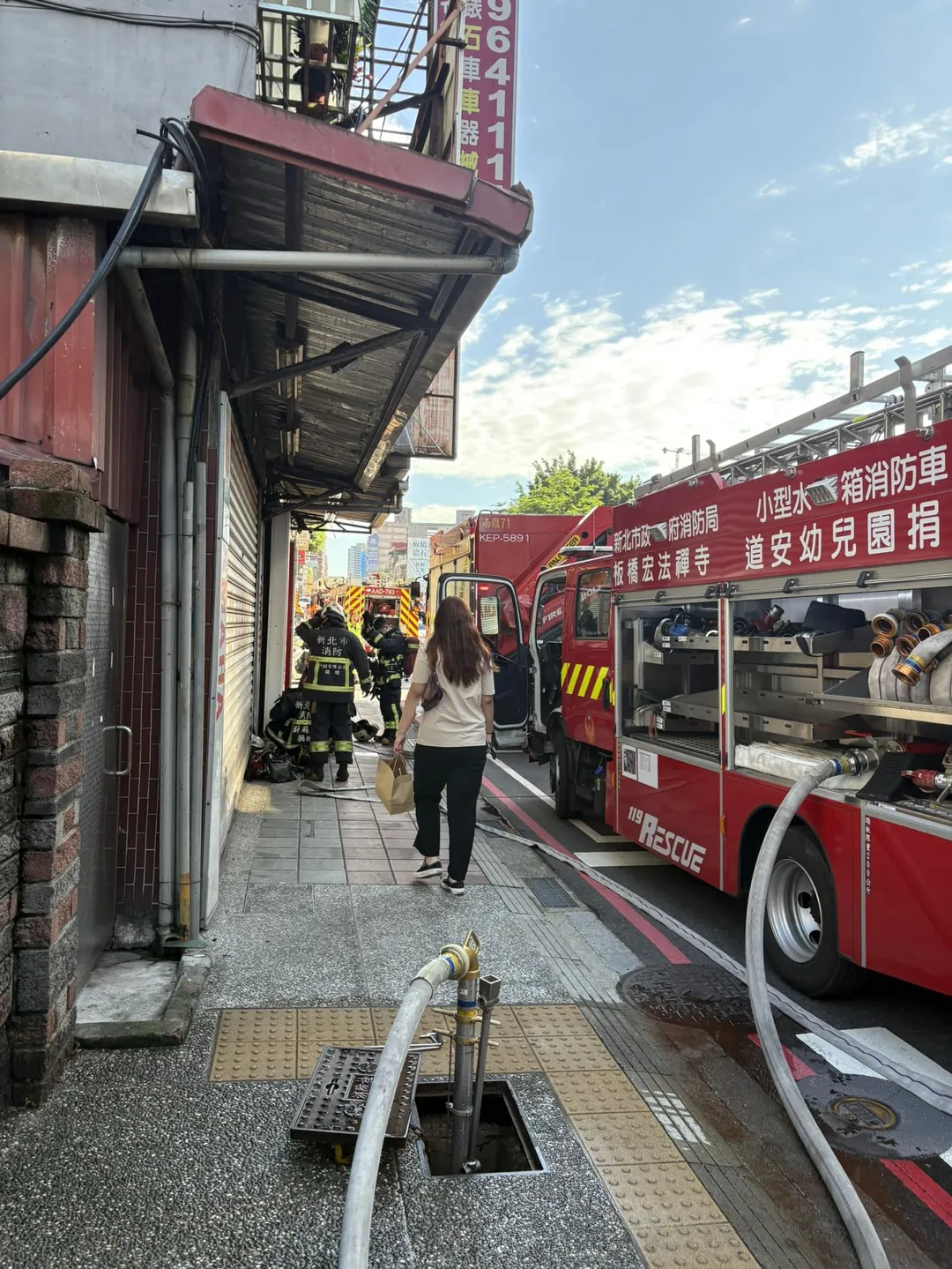 消防隊趕來灌救。(圖/民眾提供)