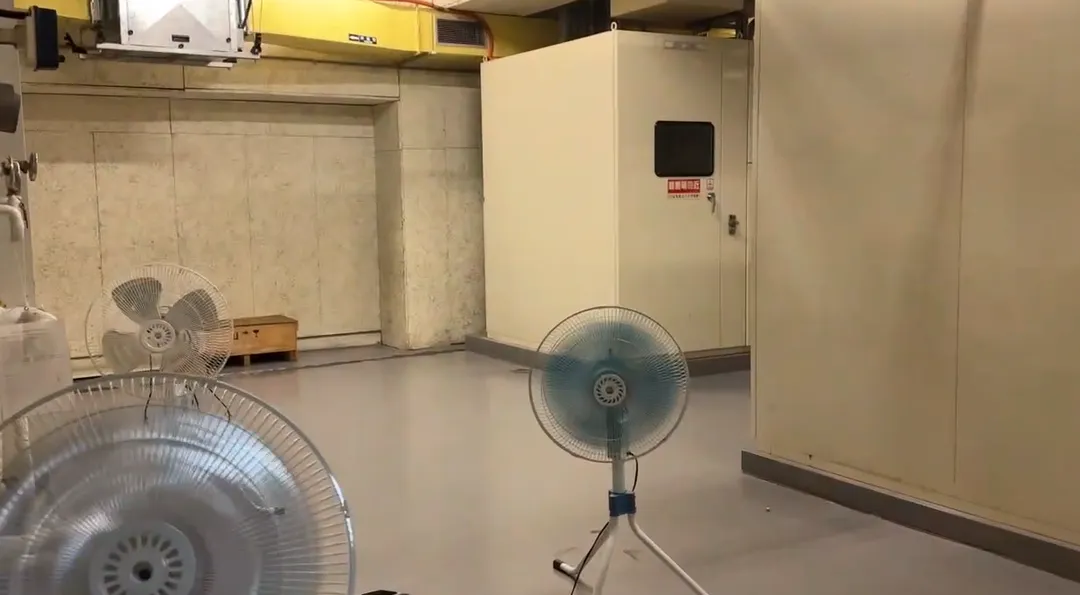 國立公共資訊圖書館20日下午6時許發生工人觸電意外。（圖／中天新聞）