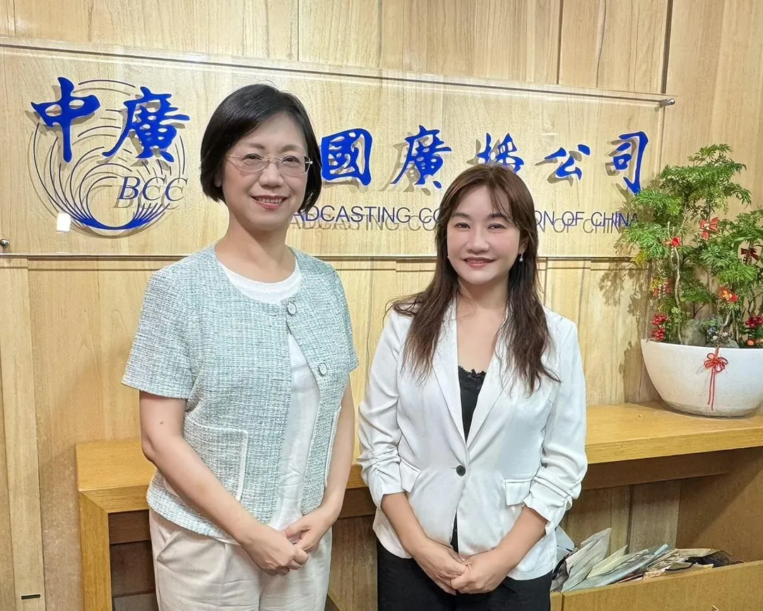 國民黨立委翁曉玲21日接受《千秋萬事》主持人王淺秋專訪。（圖／中廣新傳媒提供）