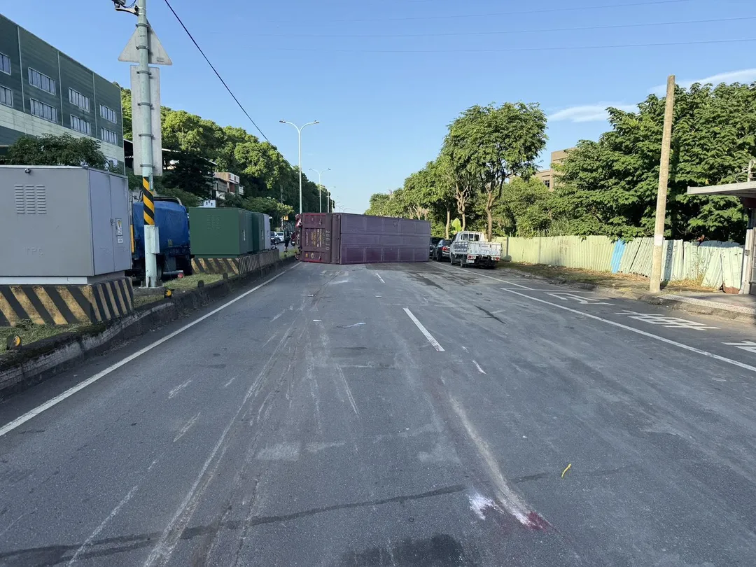 翻車現場。（圖／警方提供）
