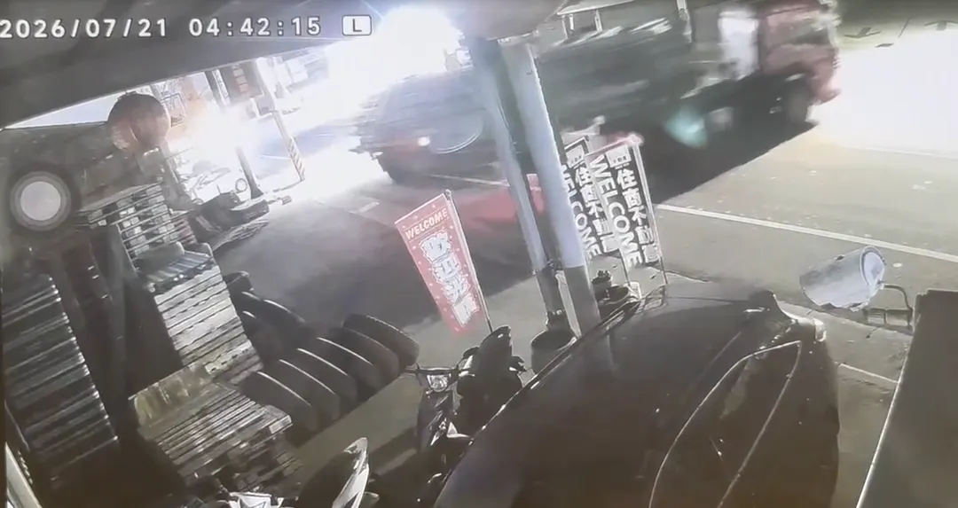 曳引車違規行為全被錄下。（圖／翻攝畫面）