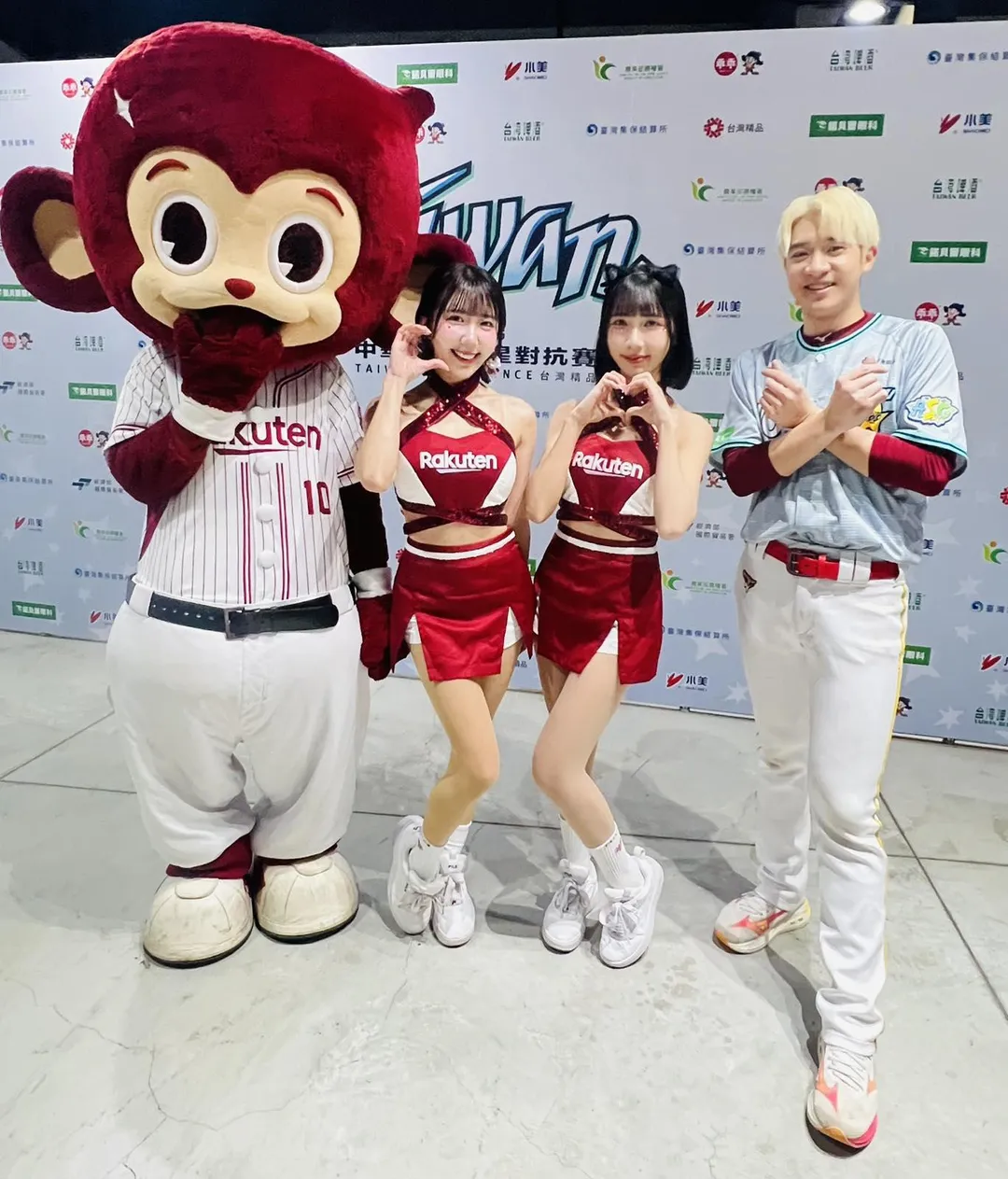 Mika、彭彭、應援團長Aby出席中華職棒明星賽。（圖／樂天桃猿提供）