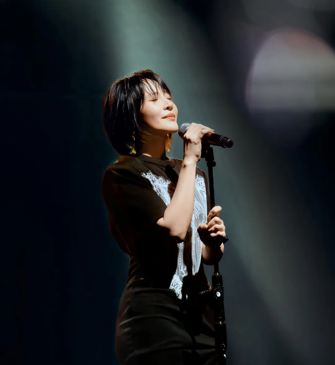 梁文音近期推出出道18周年紀念單曲〈如初〉。(圖/環球音樂 提供)