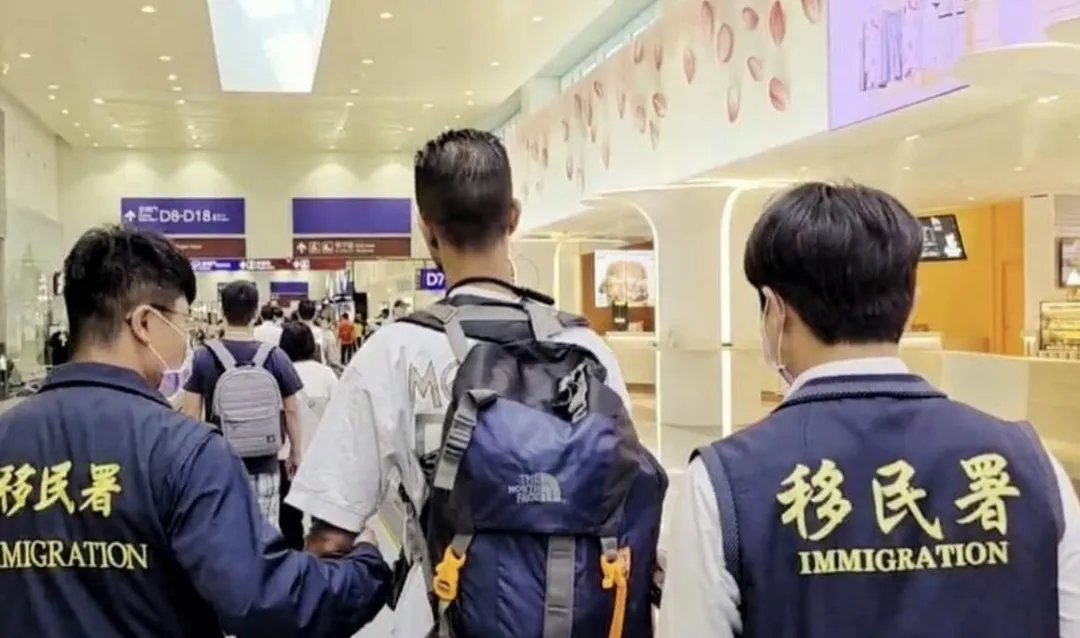 摩洛哥籍男子持假義大利居留證桃機轉機遭查獲。（圖／翻攝畫面）