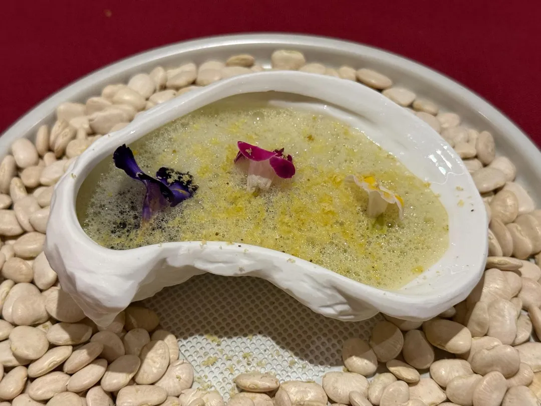 生蠔.炙烤生菜.香料醃蛋。(圖/黃宏輝提供)