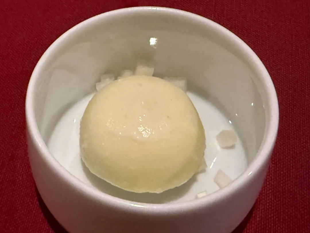 三層次的白丸子。(圖/黃宏輝提供)