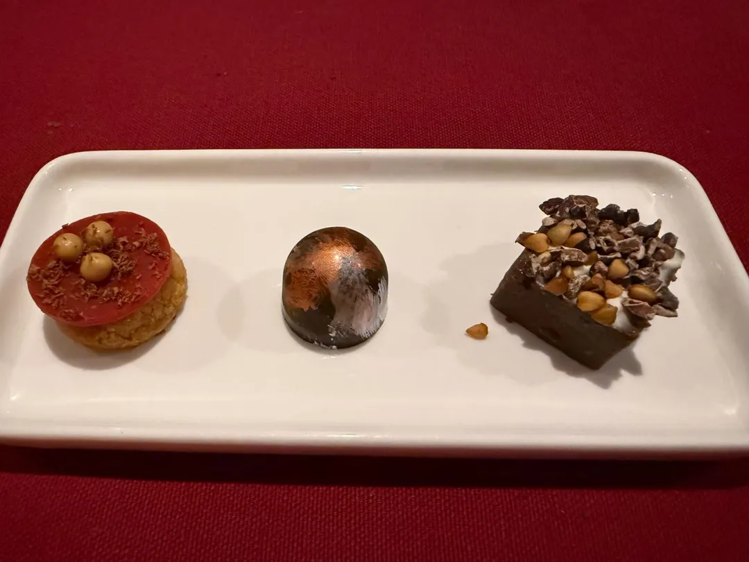 PETIT FOUR。(圖/黃宏輝提供)