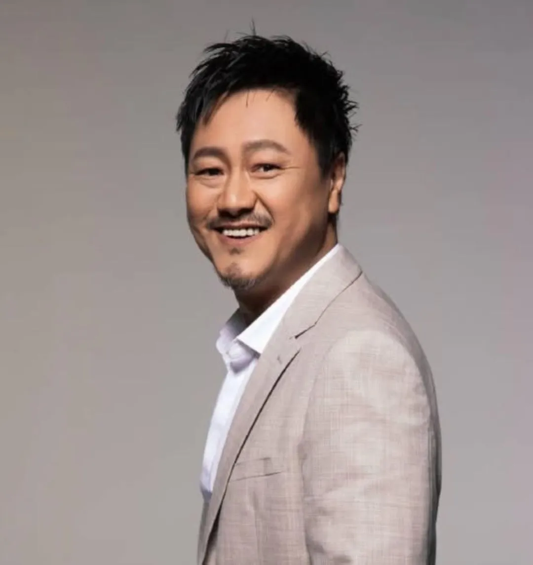 62歲資深歌手高明駿宣布將睽違26年帶著全新巡演重返台灣。（圖／宇禾數位 提供）