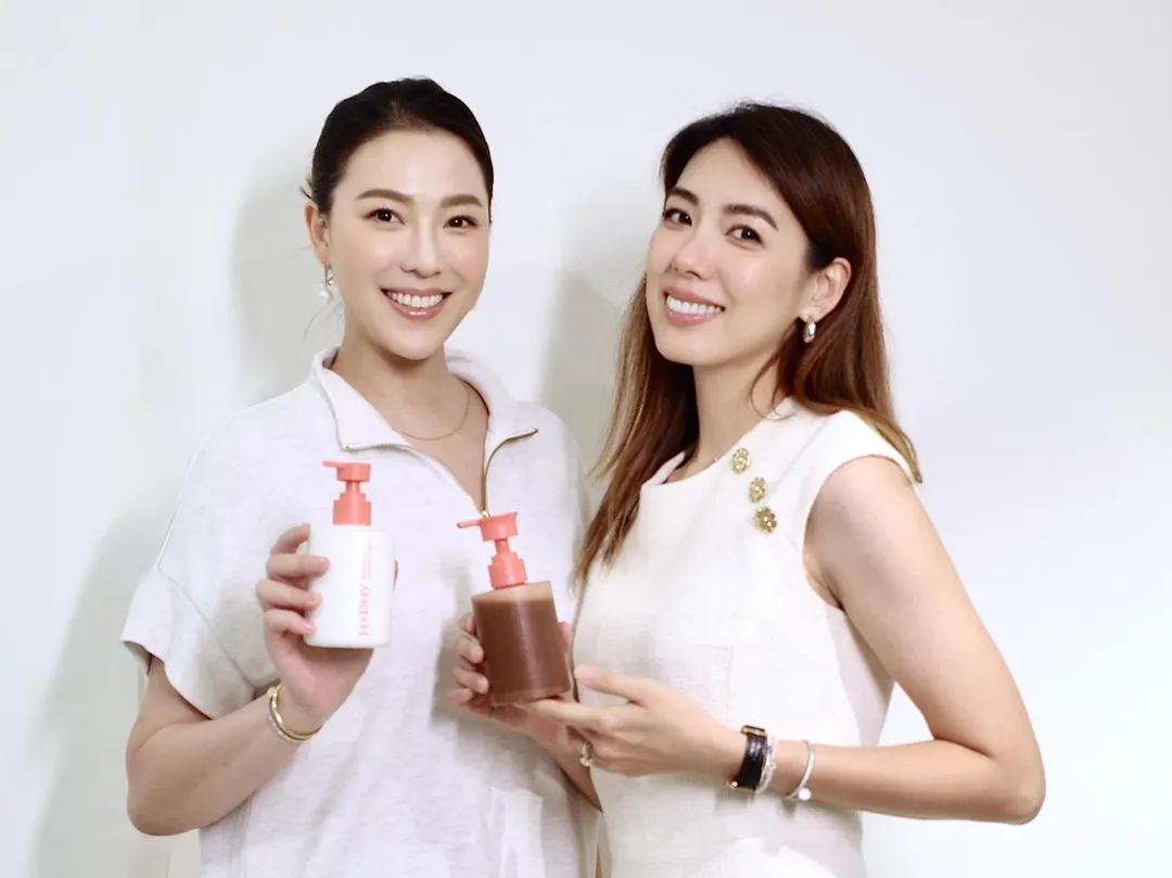 林可彤（右）、林又立（左）23日一同出席自創保養品牌活動，分享品牌成立近9年的心路歷程。（圖／HYPHY 提供）