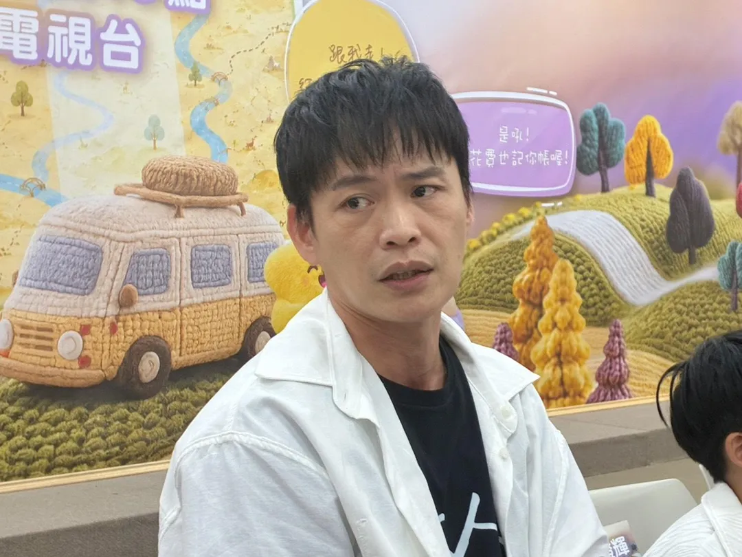黃鐙輝透露先前健康檢查發現「甲狀腺結節鈣化」，要持續回診追蹤。（圖／記者郭竹倩 攝）