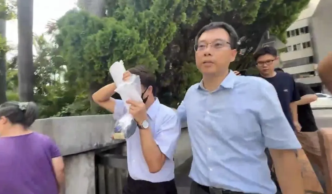 中聯油脂廠長陳明榮交保律師對媒體嗆聲。（圖／翻攝畫面）