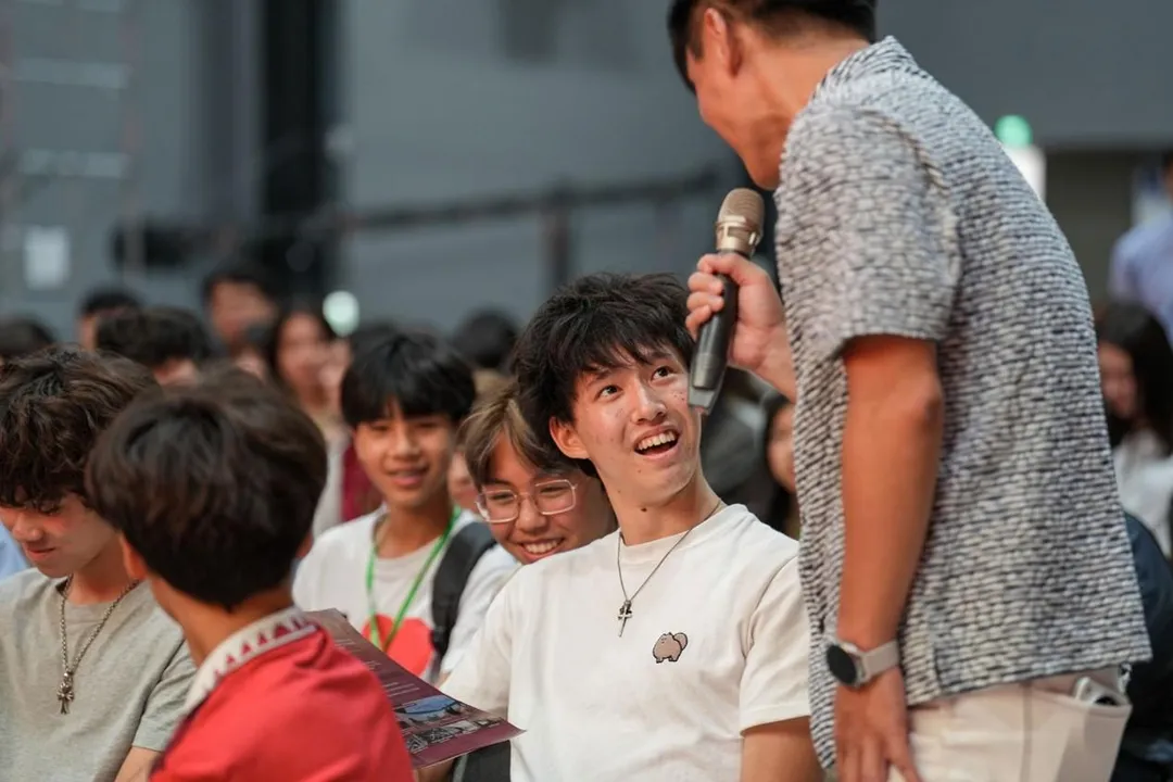 僑委會海外青年語文研習班全球班第二期學員透過校園導覽與互動交流，認識世新大學多元辦學特色。（圖／世新大學提供）
