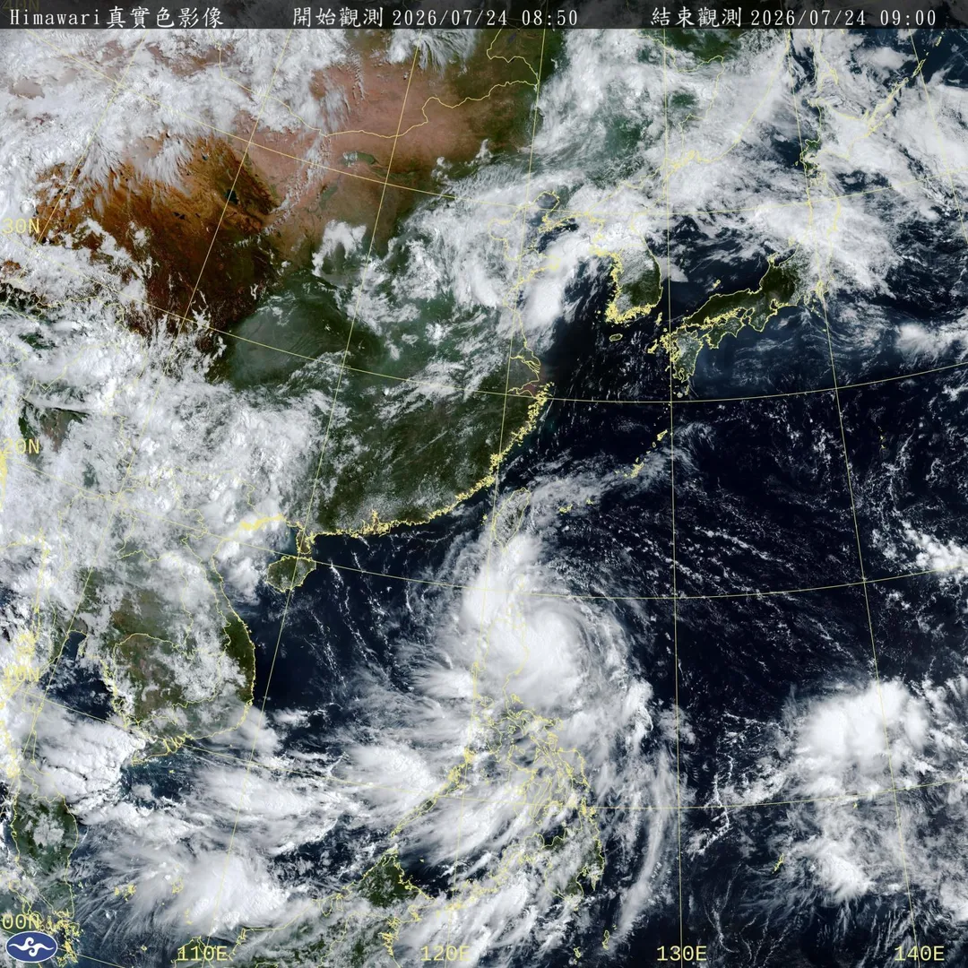 紅霞颱風即將掠過「巴士海峽」。（圖／中央氣象署）