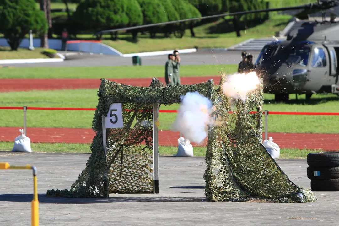 陸軍特指部無人機操演，準確命中模擬敵軍目標的氣球。(圖/宋玉寧攝)