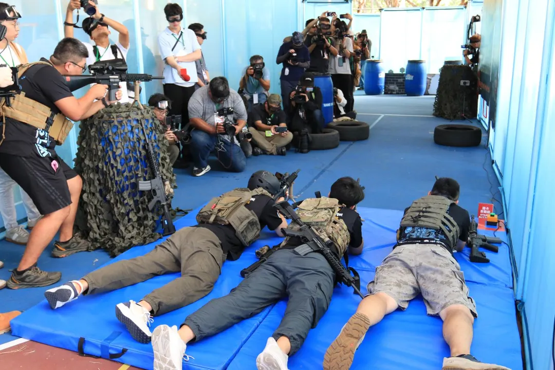 國防部首度主辦的BB槍射擊比賽示範。(圖/宋玉寧攝)