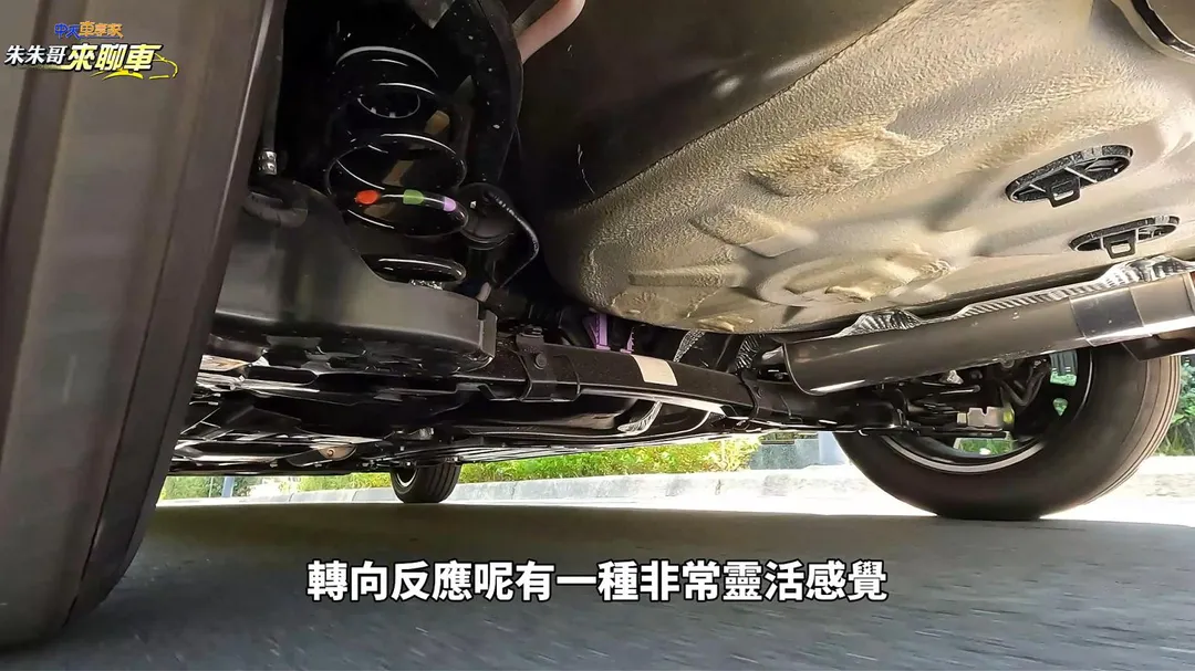 實測0到100公里加速僅8.19秒，性能表現亮眼。（圖／中天車享家朱朱哥來聊車）