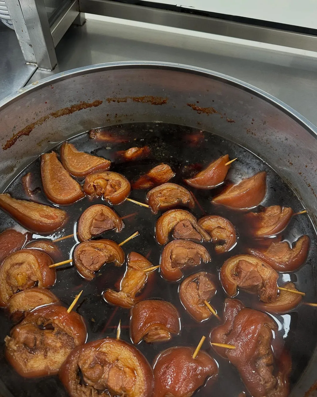 謝家爌肉飯位於彰化市永樂街,是不少在地人喜愛的美食之一。(圖/翻攝自「謝家爌肉飯」臉書粉專)