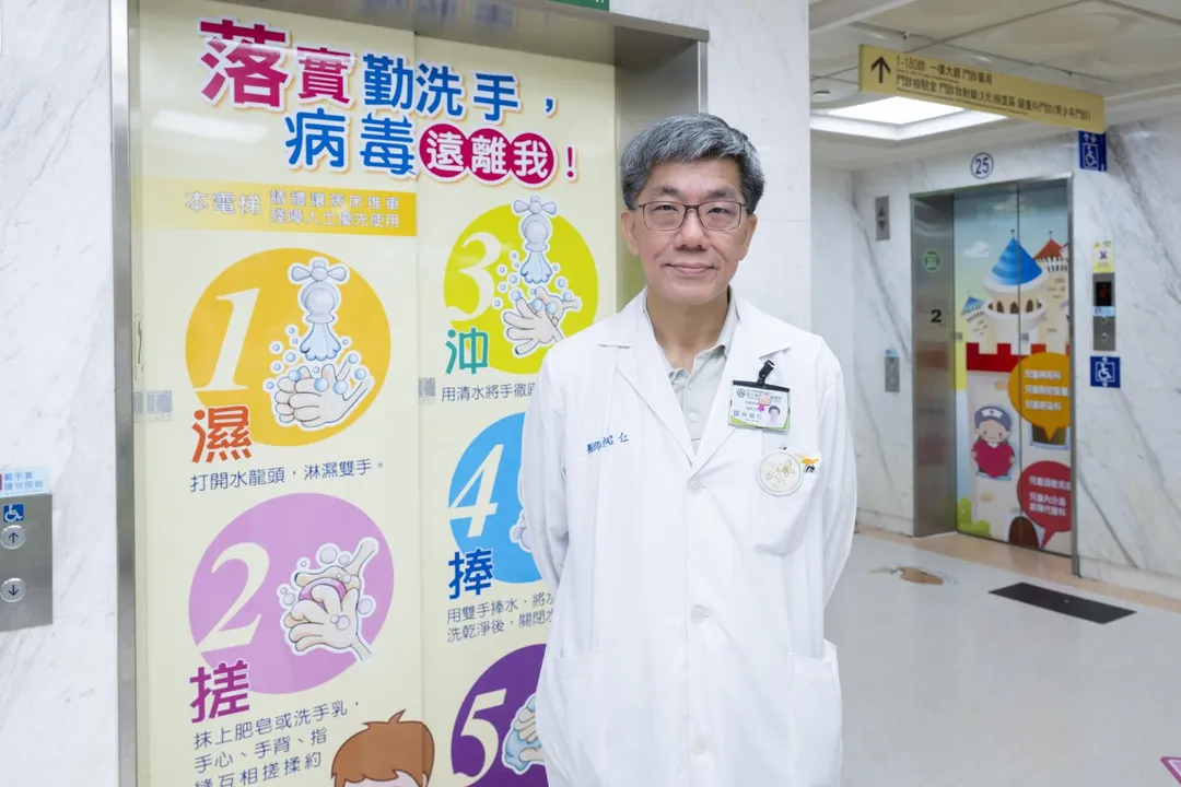 林昭仁醫師提醒，戴口罩與勤洗手仍重要，但面對持續變異、具免疫逃脫的病毒，接種疫苗才能提供更直接、有效的保護力。（圖／彰化基督教醫院）