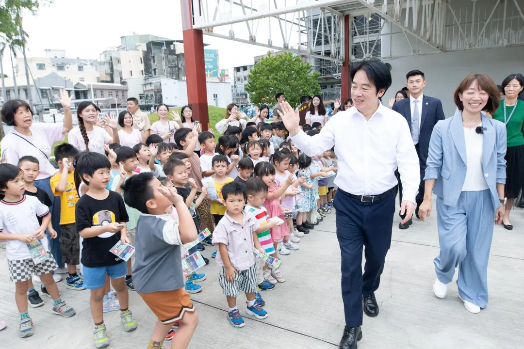 總統賴清德24日參訪高雄海光幼兒園。（圖／總統府提供）