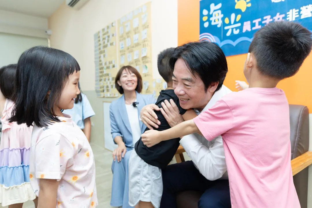 總統賴清德24日參訪高雄海光幼兒園。（圖／總統府提供）