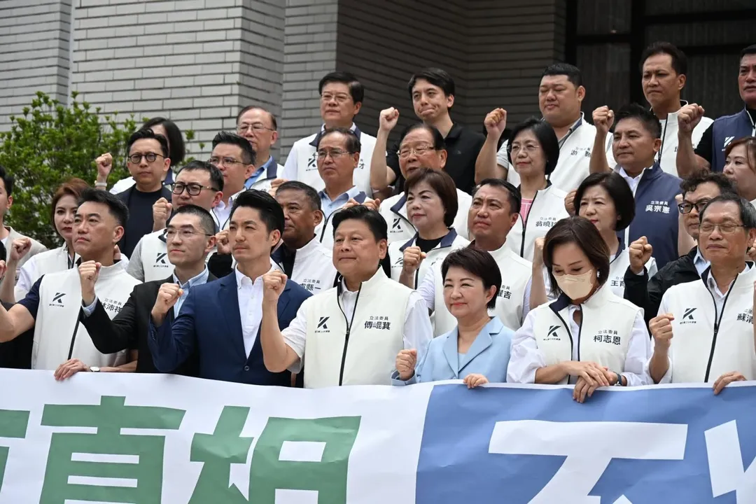 中聯油脂致癌油風暴繼續延燒,國民黨今日在凱道舉辦「我是人、我反毒台」集會抗議。(圖取自傅崐萁臉書)