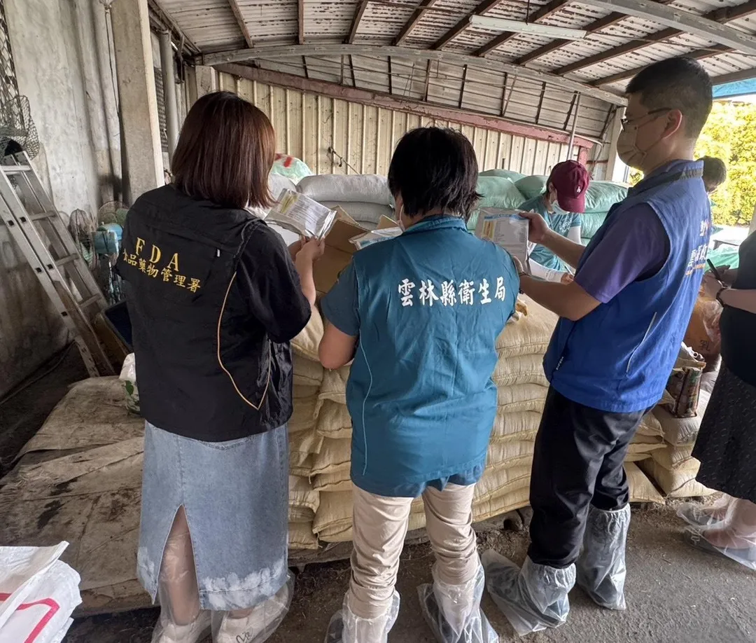 國內爆發羊肉戴奧辛超標事件！經追查，問題羊肉未流入市面，但嘉南羊乳因使用涉案羊乳，已預防性下架約4公噸產品，涉案養羊戶也移送檢調偵辦。(圖／食藥署提供)