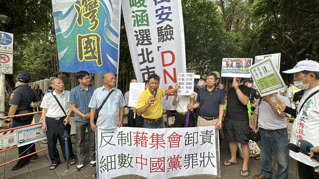 「台灣國」理事長陳峻涵到凱道鬧場。（圖／塗豐駿攝）