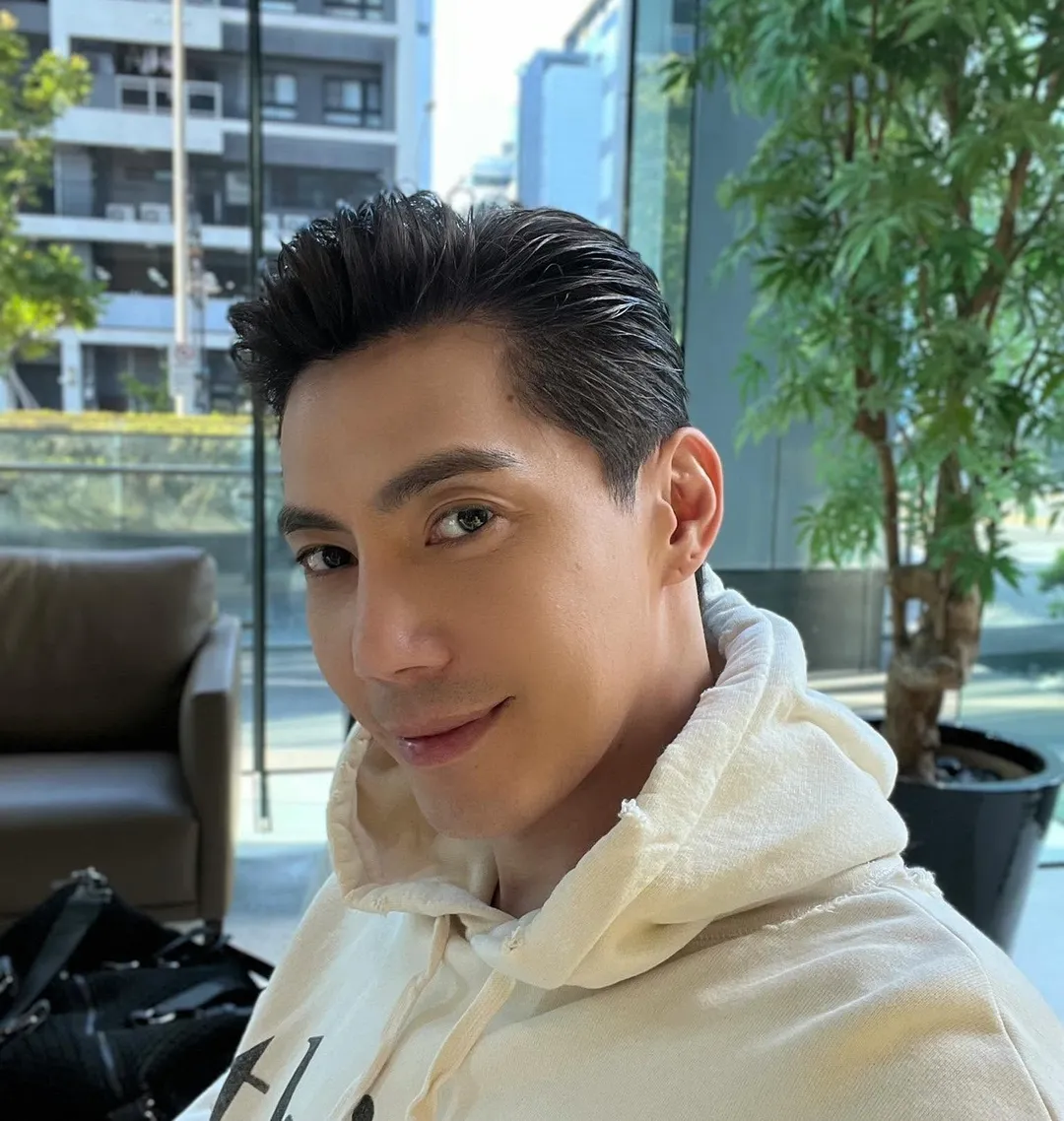 台灣男演員王凱26日被發現在家中身亡,他4月曾發1篇社群貼文自曝低潮心路。(圖/翻攝自Facebook@王凱 Kai Wang)