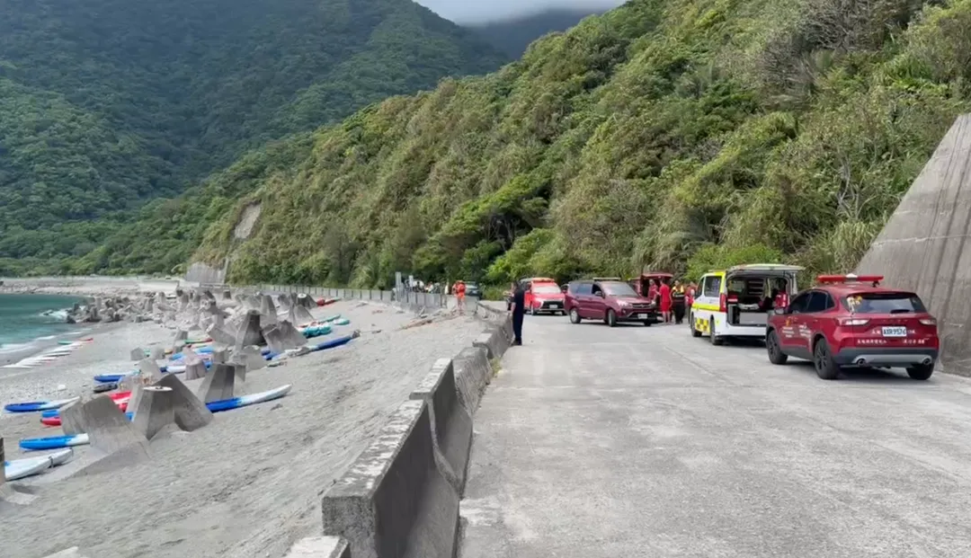 宜蘭警消獲報趕往現場救援，但女子已不幸身亡。（圖／翻攝畫面）