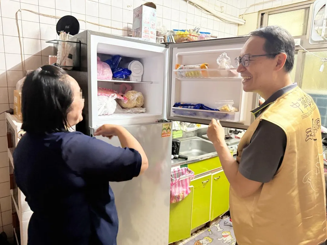 家中有熱水可用、食材能妥善冷藏，是再平常也不過的生活，但當開銷入不敷出，家電壞掉往往也只能一再將就、勉強使用。(圖/道家人文協會)
