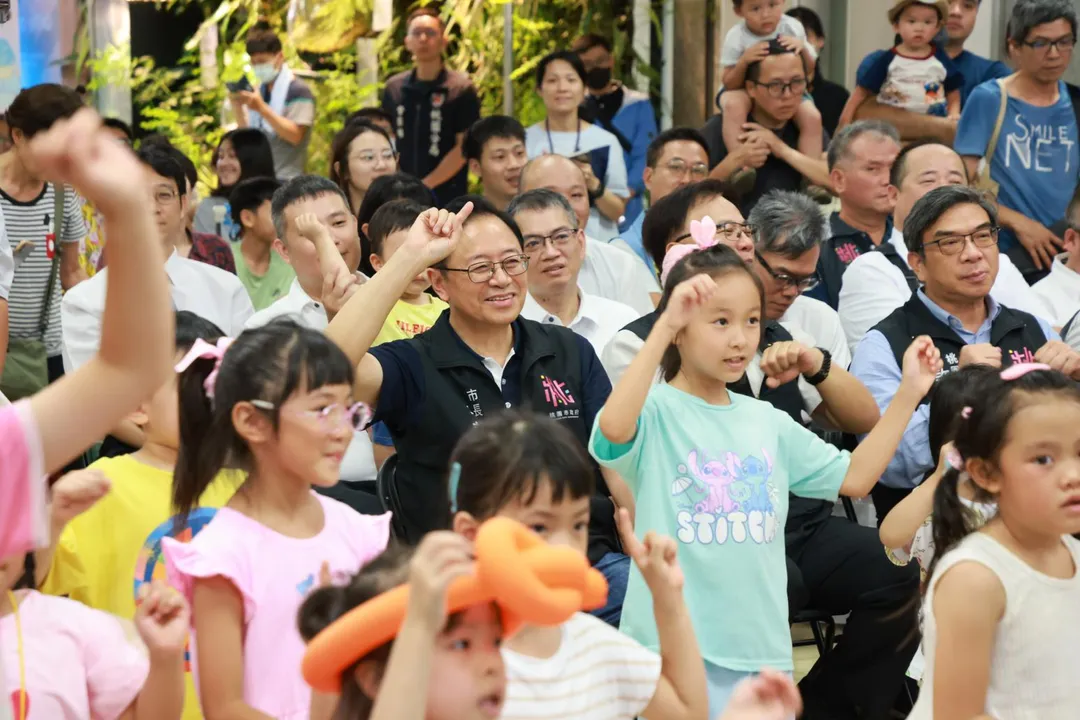 桃園市政府持續推動「TAB新桃園幹線公車計畫」，繼【11】中山長興幹線及【12】大湳長庚幹線陸續上路後，7月27日再新增【13】龍壽南竹幹線及【NL】北環線同步營運，持續完善桃園跨區公共運輸路網。（圖／桃園市政府交通局提供）