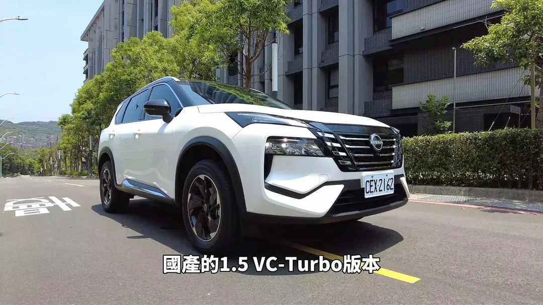Nissan X-Trail極粋版搭載1.5 VC-Turbo渦輪增壓引擎，主打性能與節能兼顧。（圖／中天車享家朱朱哥來聊車）