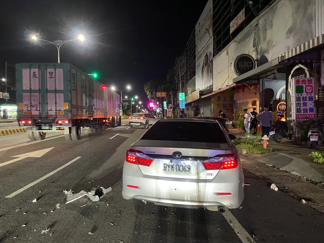 肇事駕駛棄車逃逸。（圖／警方提供）