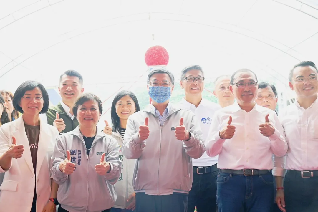 卓榮泰感冒戴口罩出席新北105市道動土典禮。（圖／行政院提供）