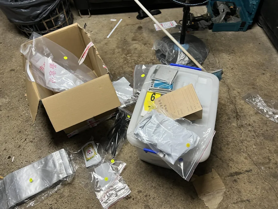 黑幫租偏遠農舍當作毒品工廠。（圖／警方提供）